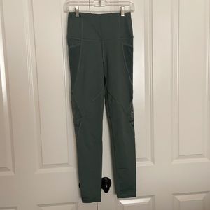 Victoria Sport Leggings with mesh and side pockets